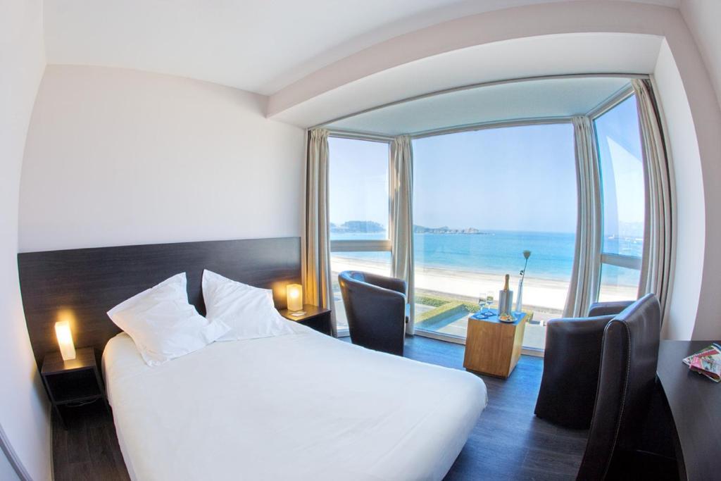 Hotel De La Plage Erquy Room photo